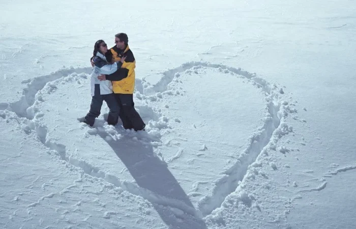 couple-snow-1 Photo of Shimla Manali Honeymoon tour with Colorful Destinations India