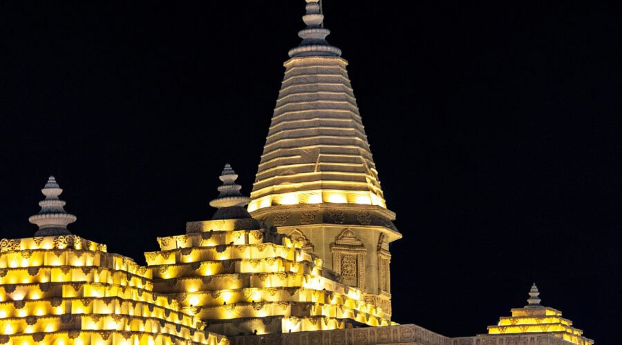 gautam-krishnan-VAsEAv8ZjBE-unsplash varanasi prayagraj ayodhya tour package